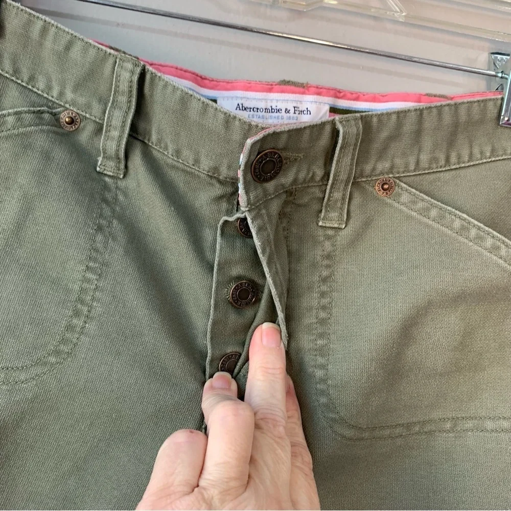 Abercrombie & Fitch cargo style khaki olive short shorts with button fly. Size 2